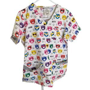 UA Scrubs Top Women's Size Medium Kitties‎ V-Neck Colorful Snap Pockets
